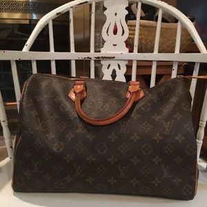 LOUIS VUITTON SPEEDY